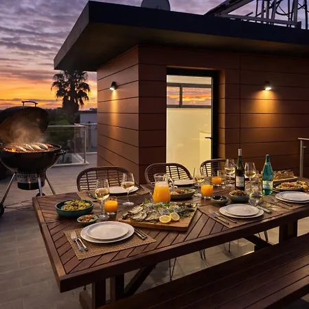 - Grill Terrace * פוסטה