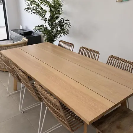- Grill Terrace פוסטה